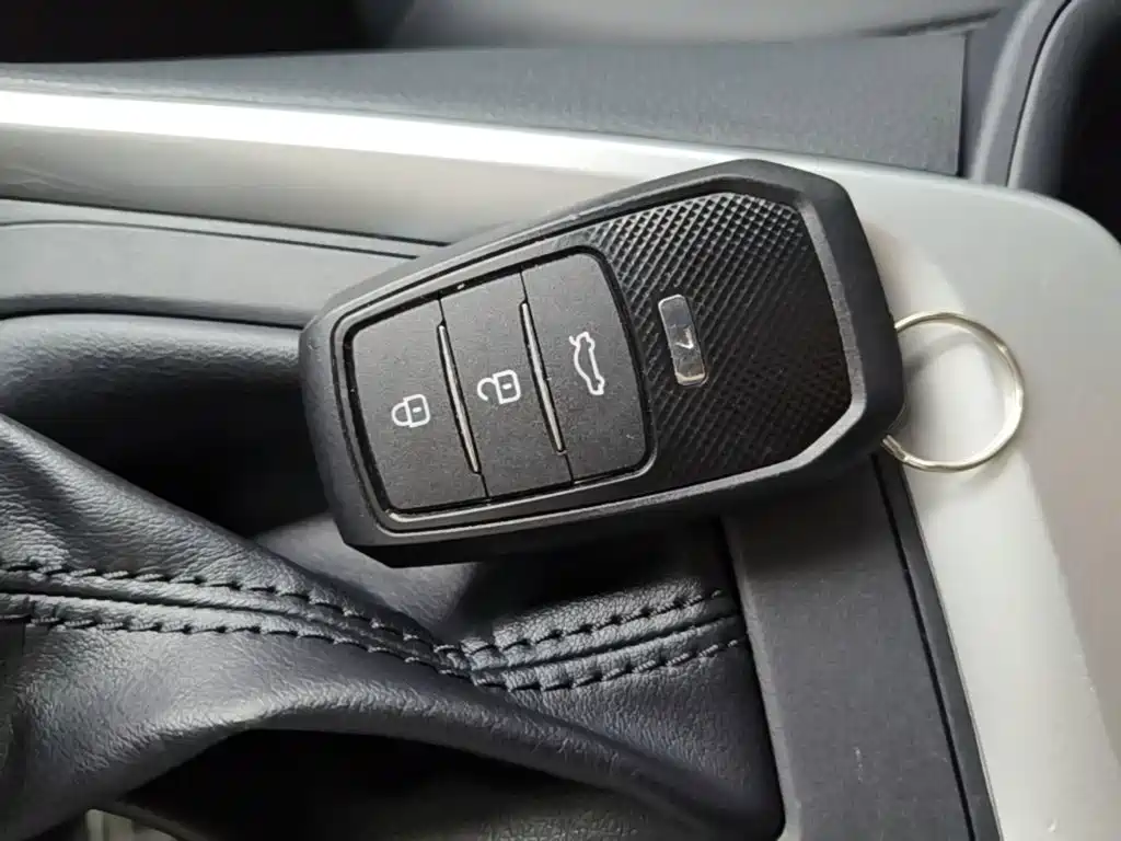 Toyota RAV4 — миниатюра 9