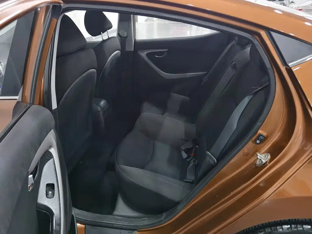 Hyundai Elantra Langdong — миниатюра 15