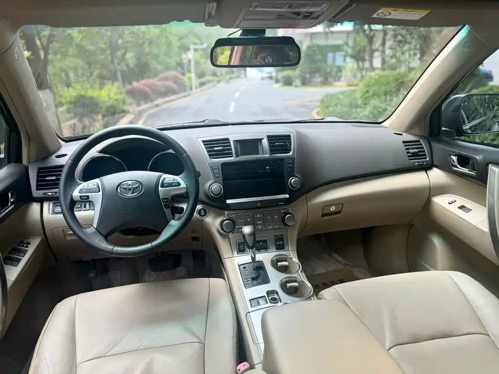 Toyota Highlander 2013 2.7L 7 мест