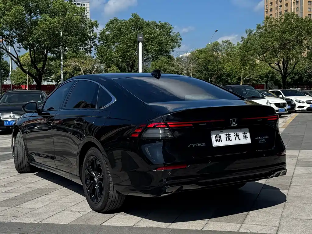 Honda Accord — миниатюра 7
