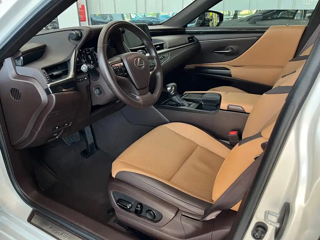 Lexus ES — миниатюра 10