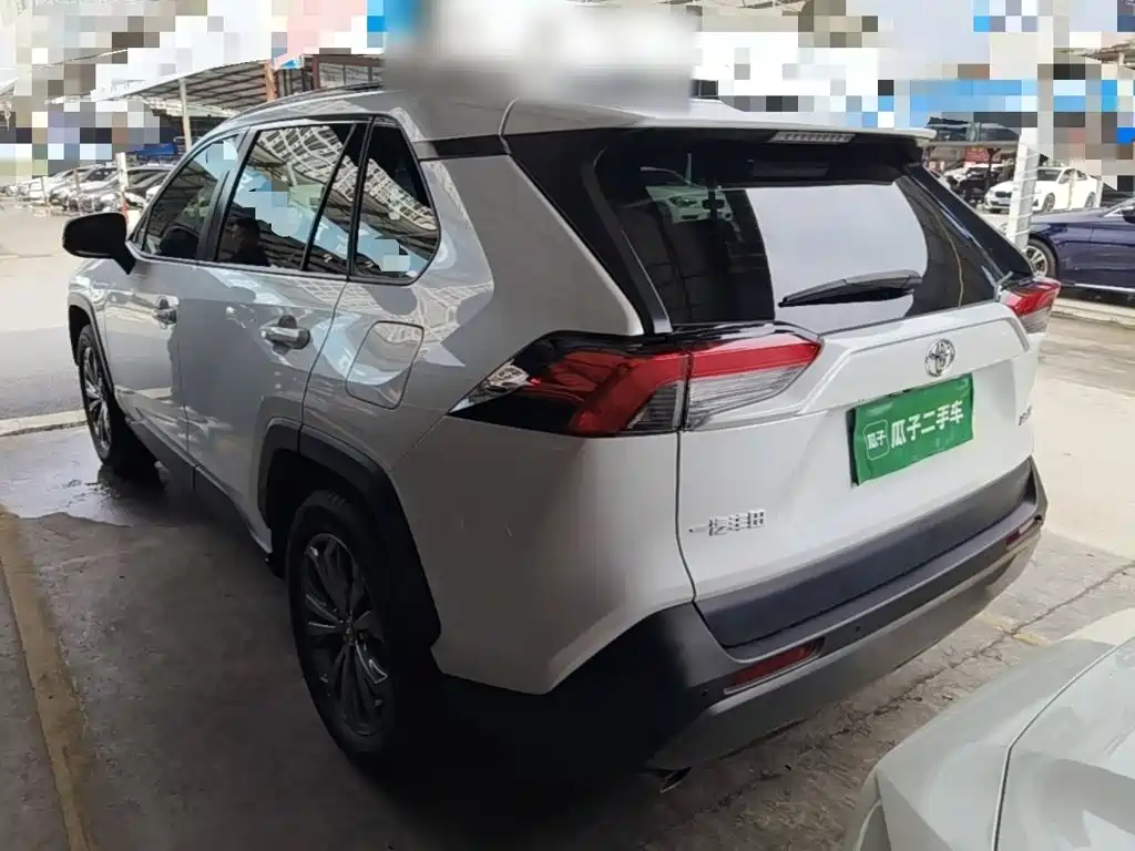 Toyota RAV4 — миниатюра 5
