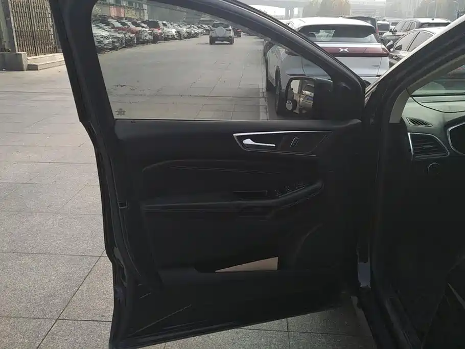 Ford Edge — миниатюра 7
