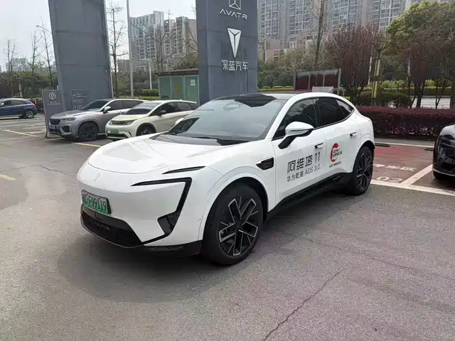 2025 Avatr 11