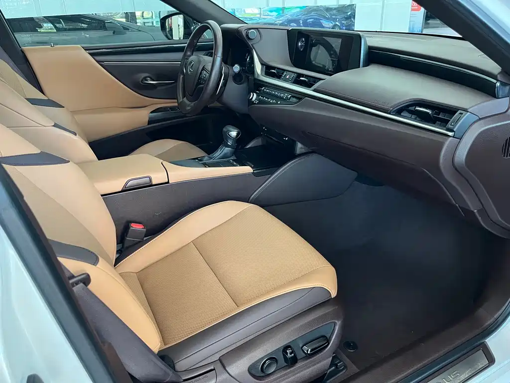 Lexus ES — миниатюра 9