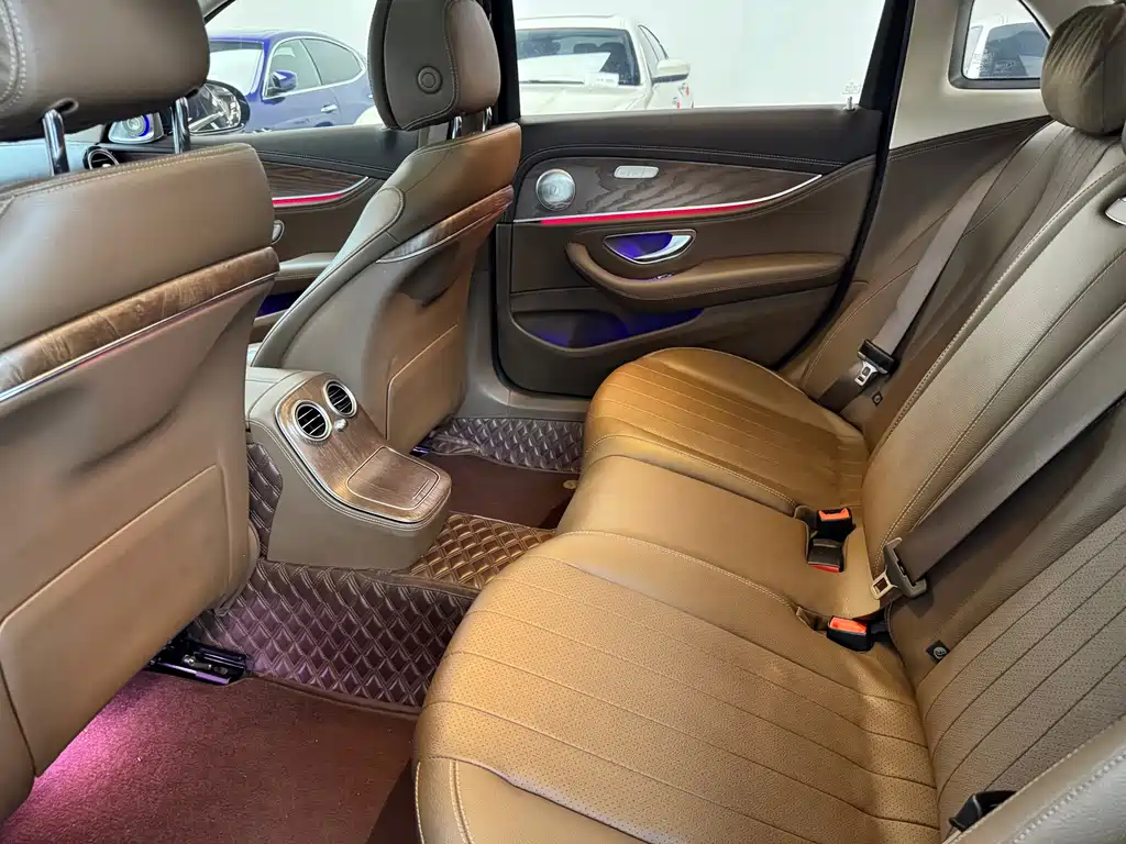 Mercedes-Benz E-Class — миниатюра 9