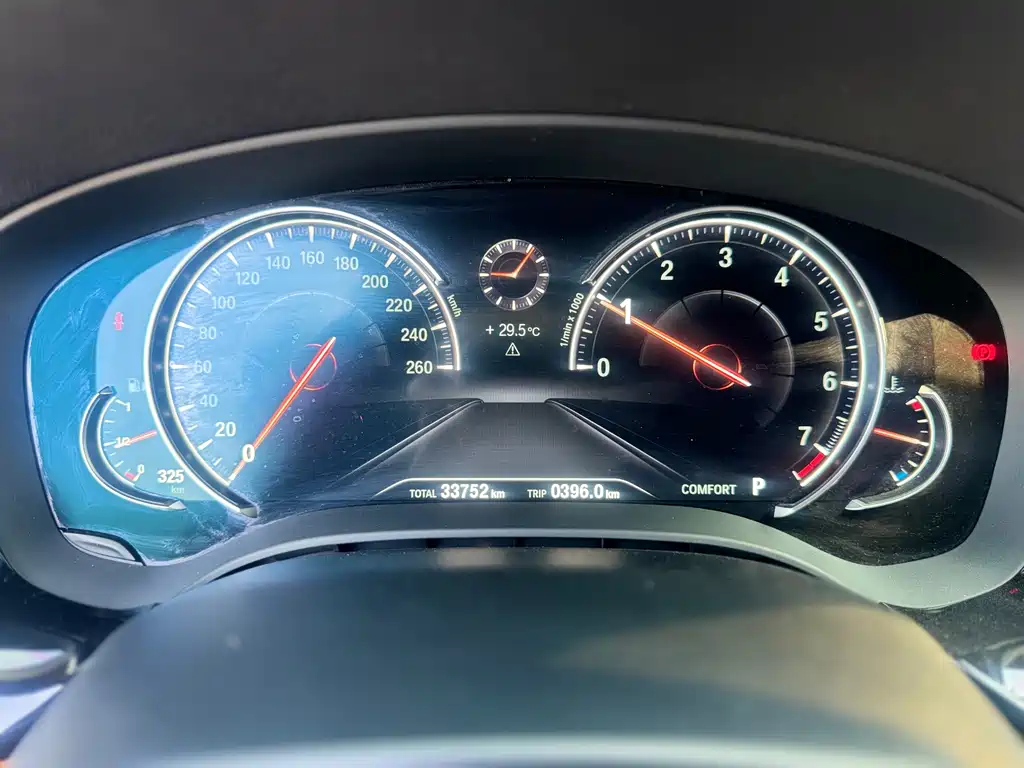 BMW 5 Series — миниатюра 12