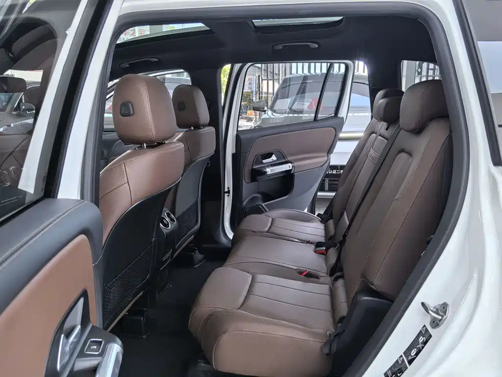 Mercedes-Benz GLB — миниатюра 10