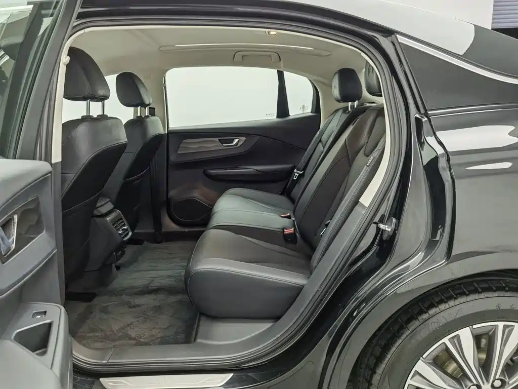 Hongqi Hongqi E-QM5 — миниатюра 15