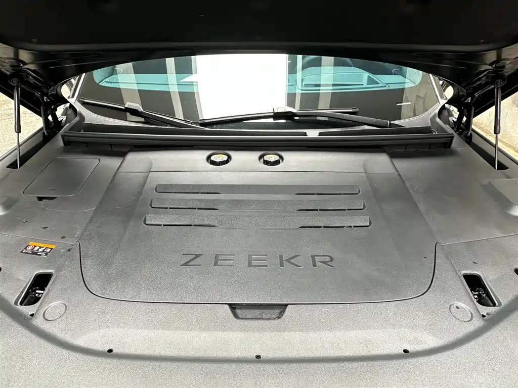 Zeekr 9X 2025 70kWh