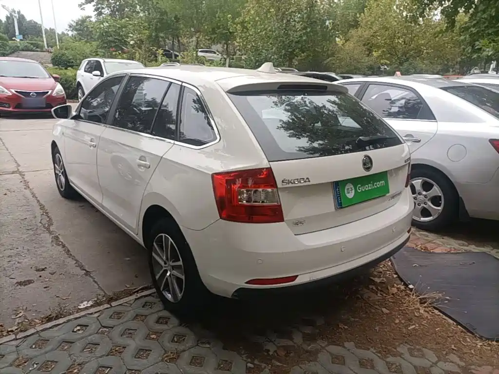 Skoda Rapid Spaceback — миниатюра 5