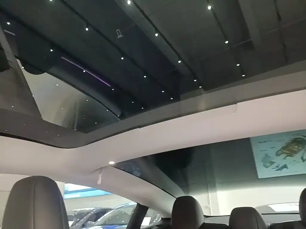 Tesla Model 3 — миниатюра 18