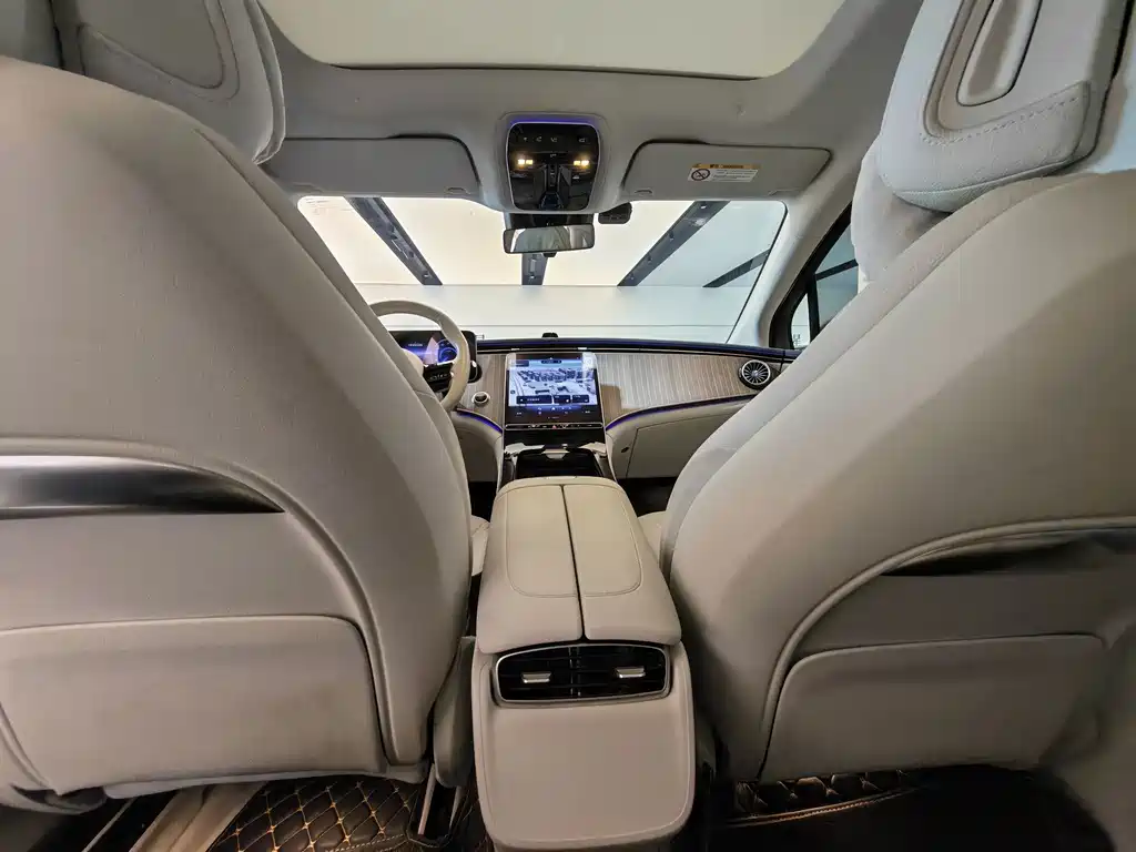Mercedes-Benz EQE SUV — миниатюра 14