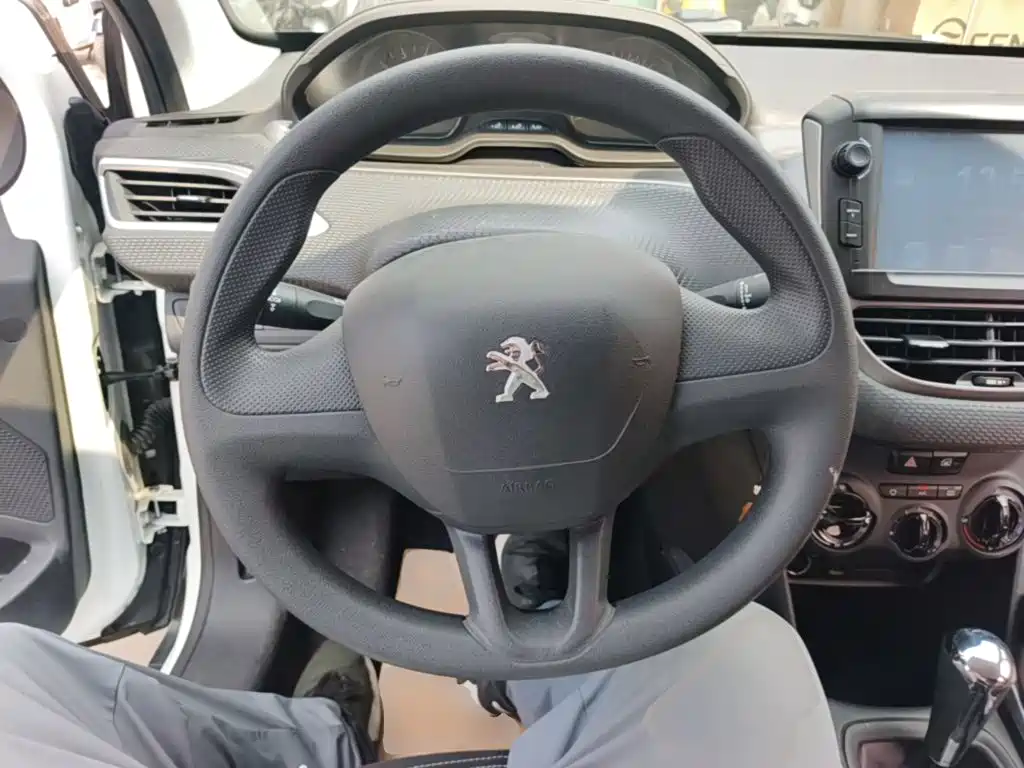 Peugeot 2008 — миниатюра 11