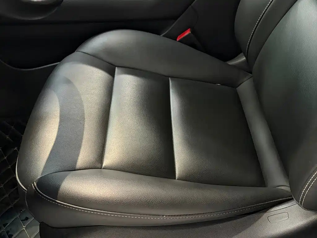 Cadillac XT4 — миниатюра 5