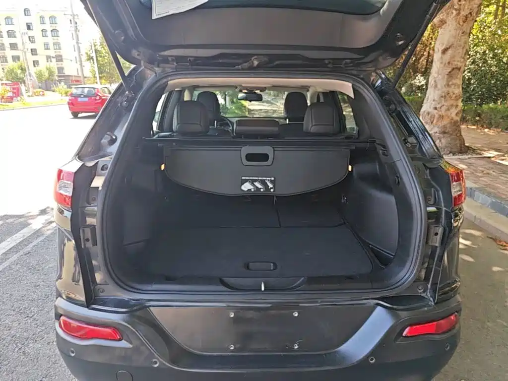 Jeep Cherokee — миниатюра 19