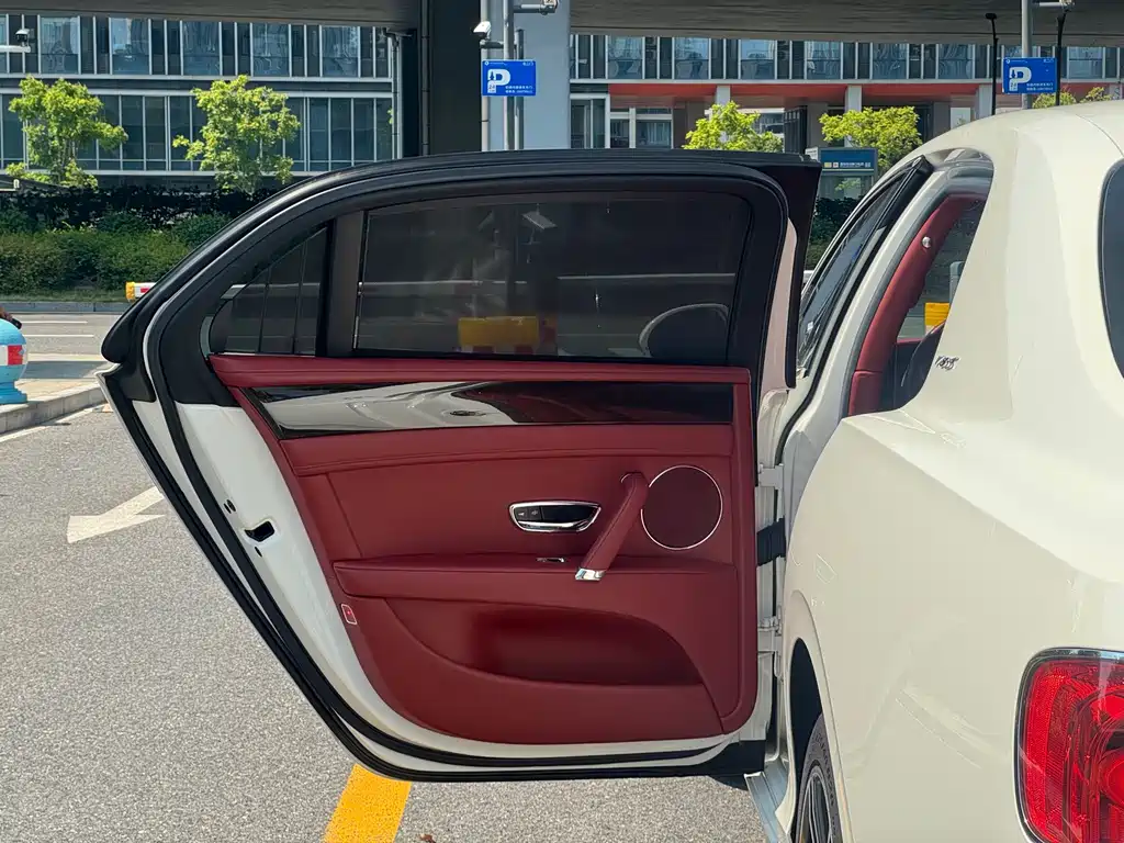 Bentley Flying Spur — миниатюра 12