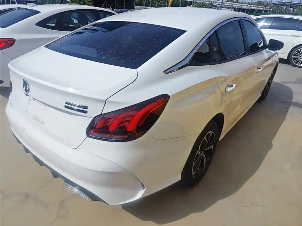 MG 5 2023 180DVVT CVT Luxury