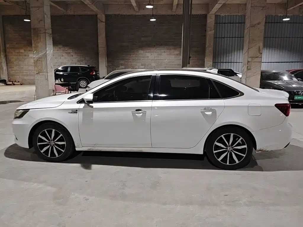 Roewe i6 Classic — миниатюра 4