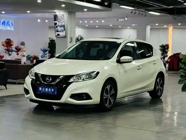 NISSAN TIIDA