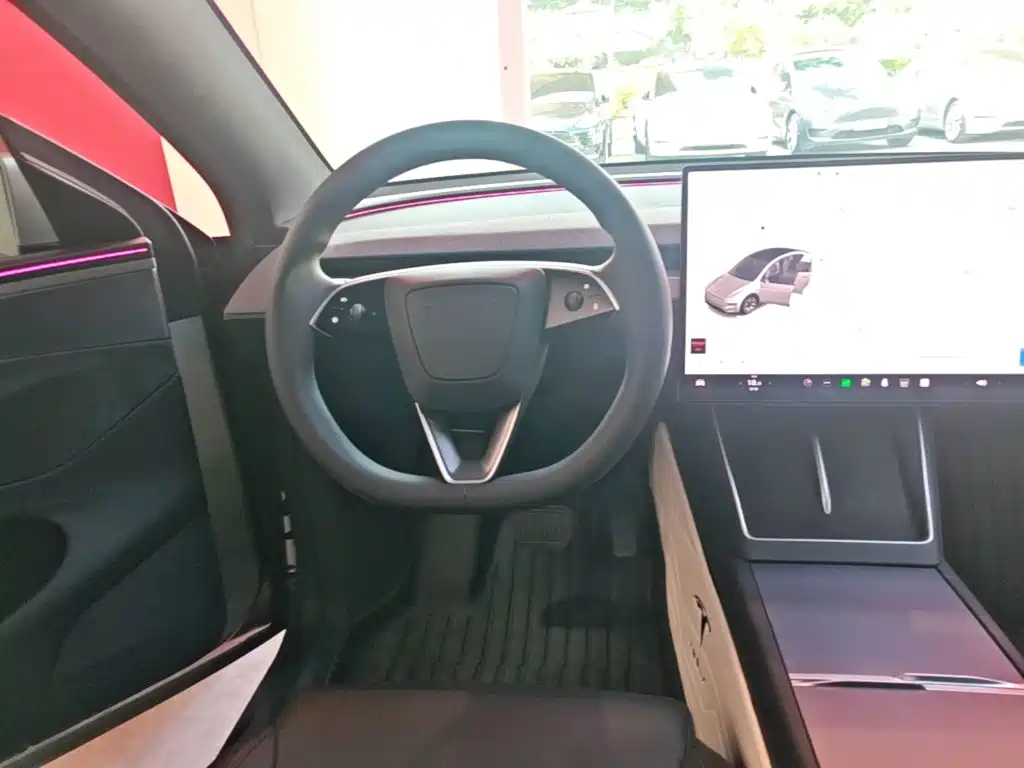 Tesla Model Y L — миниатюра 11