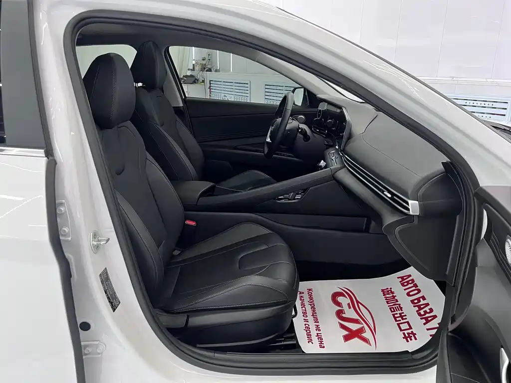 Hyundai Elantra — миниатюра 17