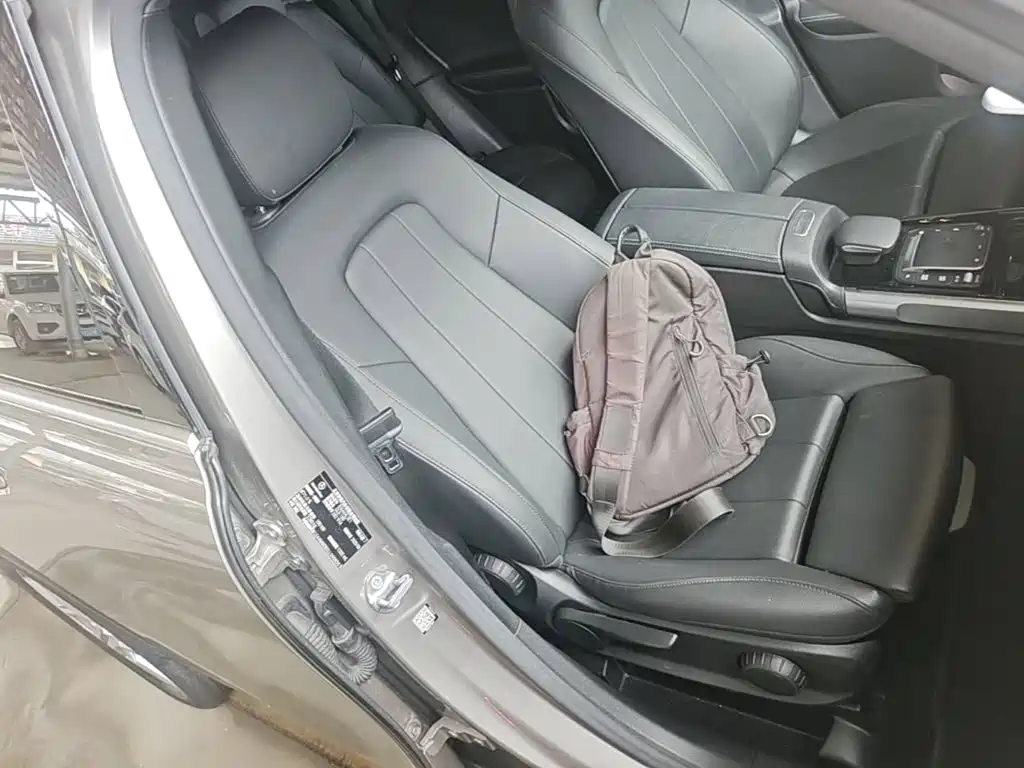 Mercedes-Benz GLB — миниатюра 25