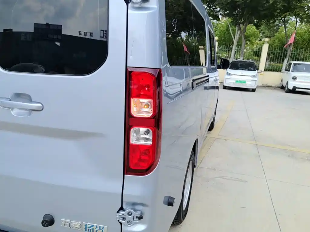 Wuling Yangguang — миниатюра 8