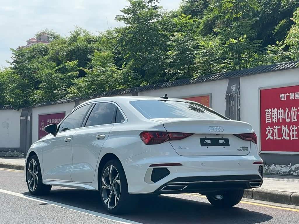 Audi A3 1.4 л 2022 г. Белый, пробег 18000 км