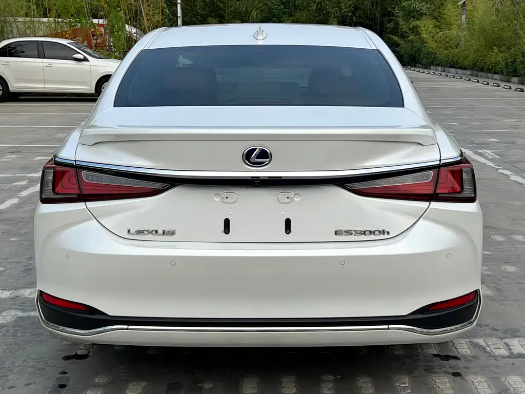 Lexus ES — миниатюра 8