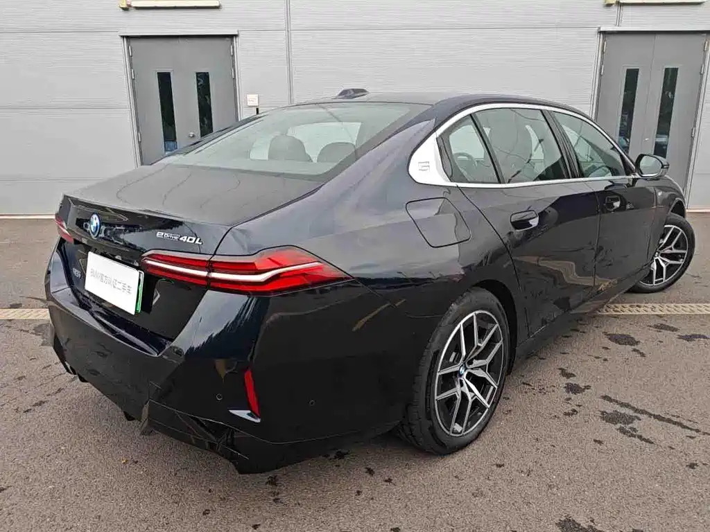 BMW i5 — миниатюра 9