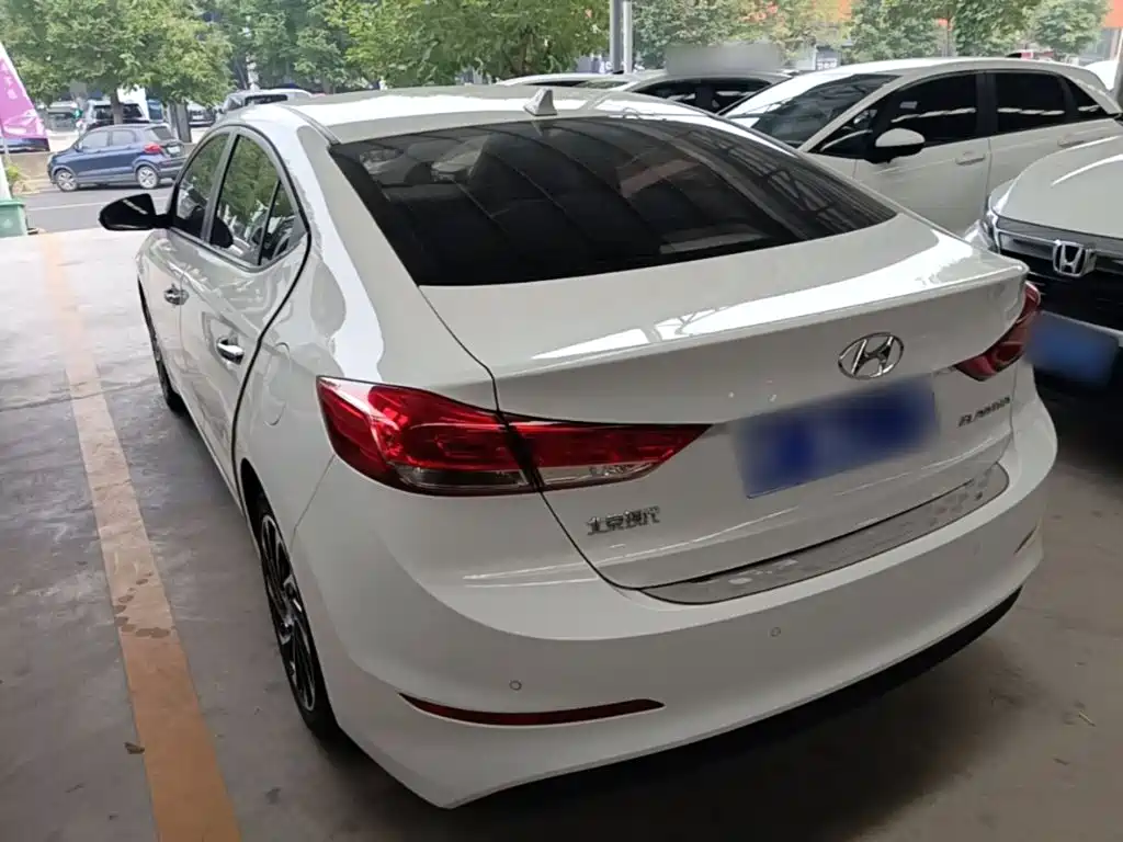 Hyundai Elantra — миниатюра 5