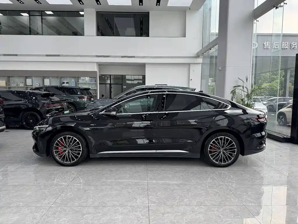 BYD Han 2025 EV 701KM Smart Drive