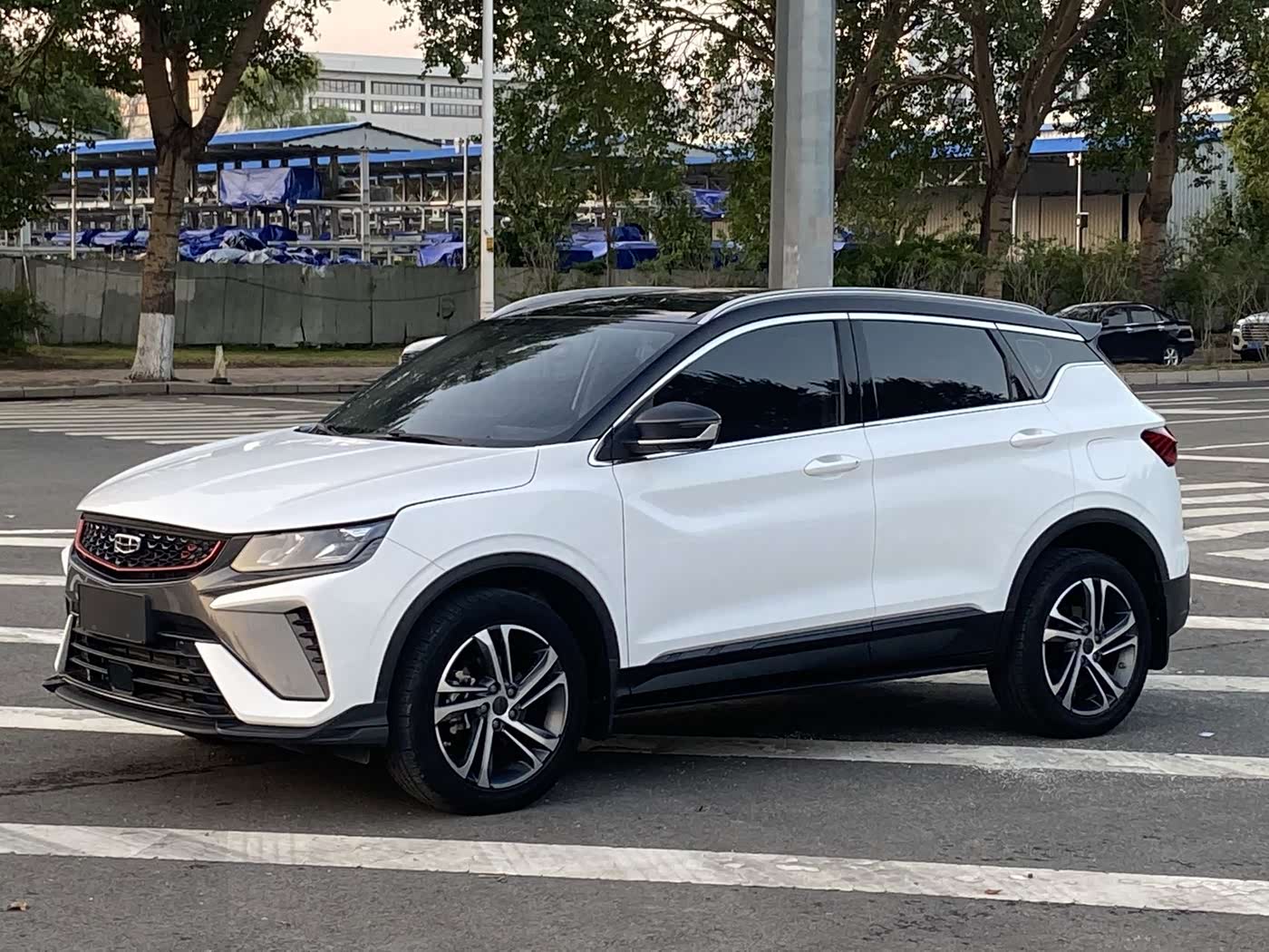Geely Binyue 1.4 л 2022 г. Белый, пробег 33000 км