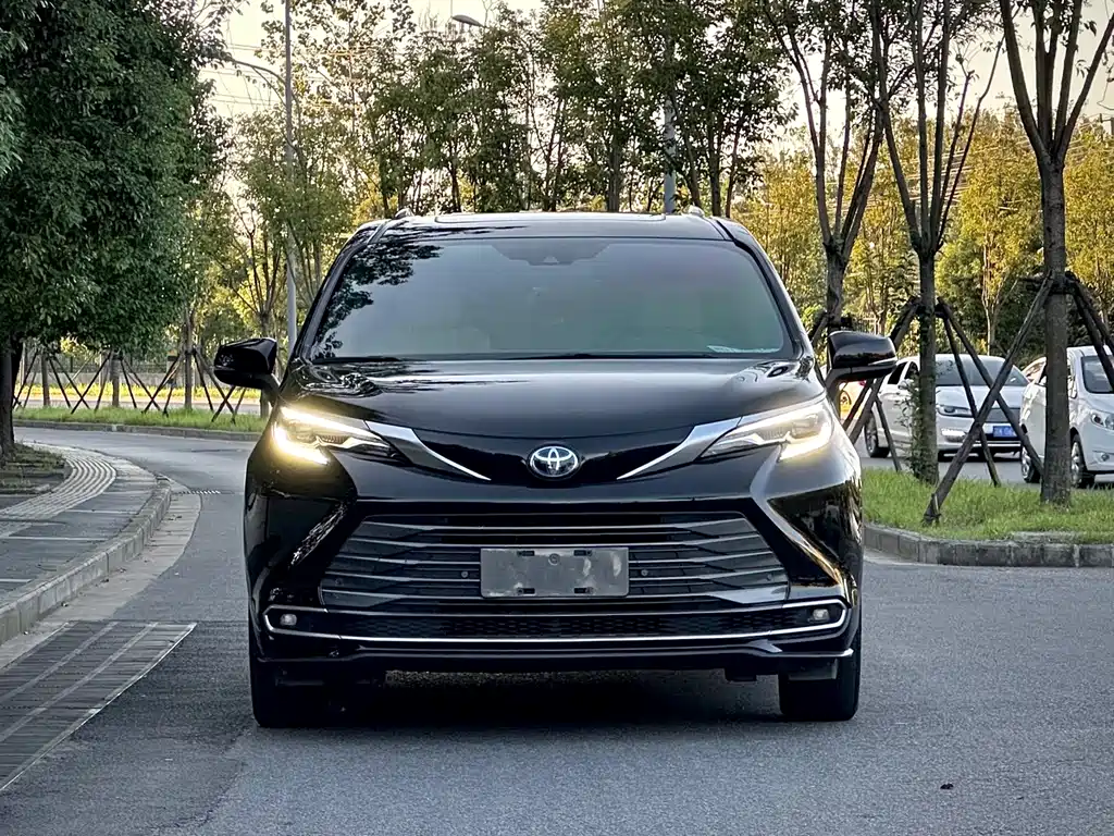 Toyota Sienna — миниатюра 6