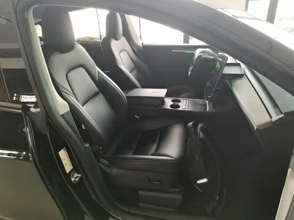 Tesla Model Y — миниатюра 25