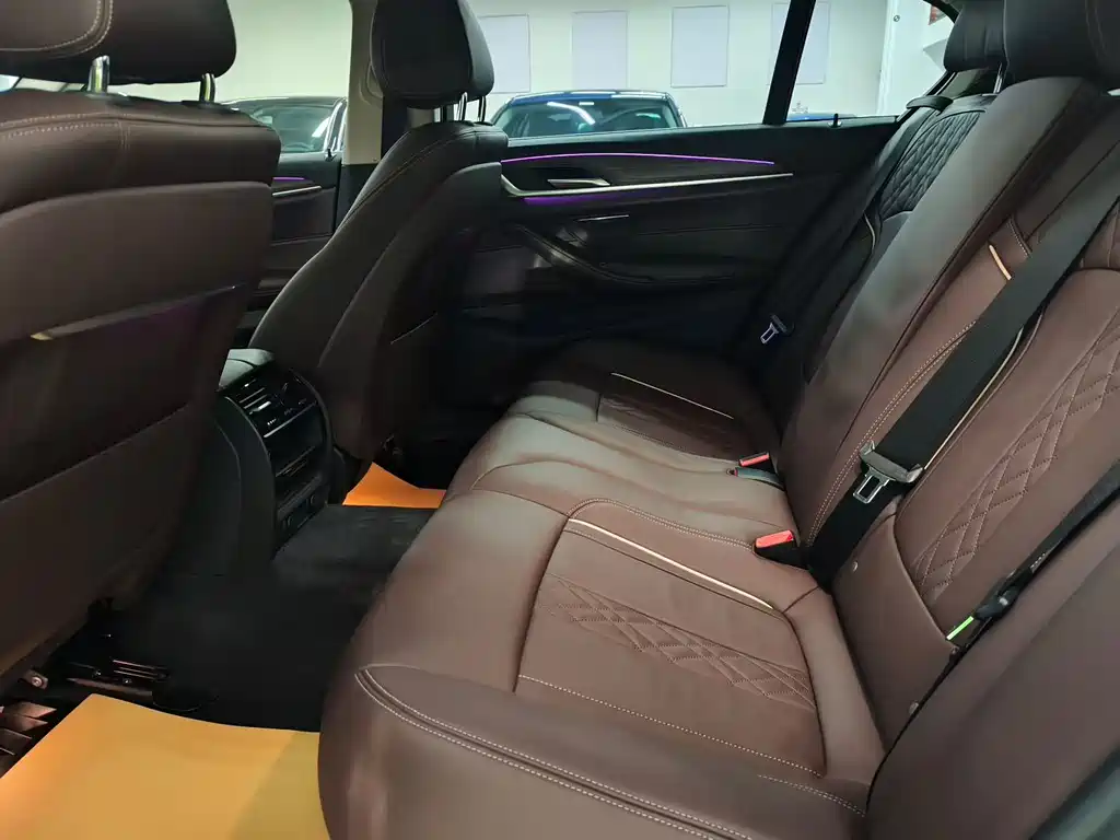BMW 5 Series — миниатюра 5