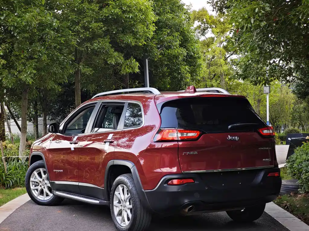 Jeep Cherokee — миниатюра 3