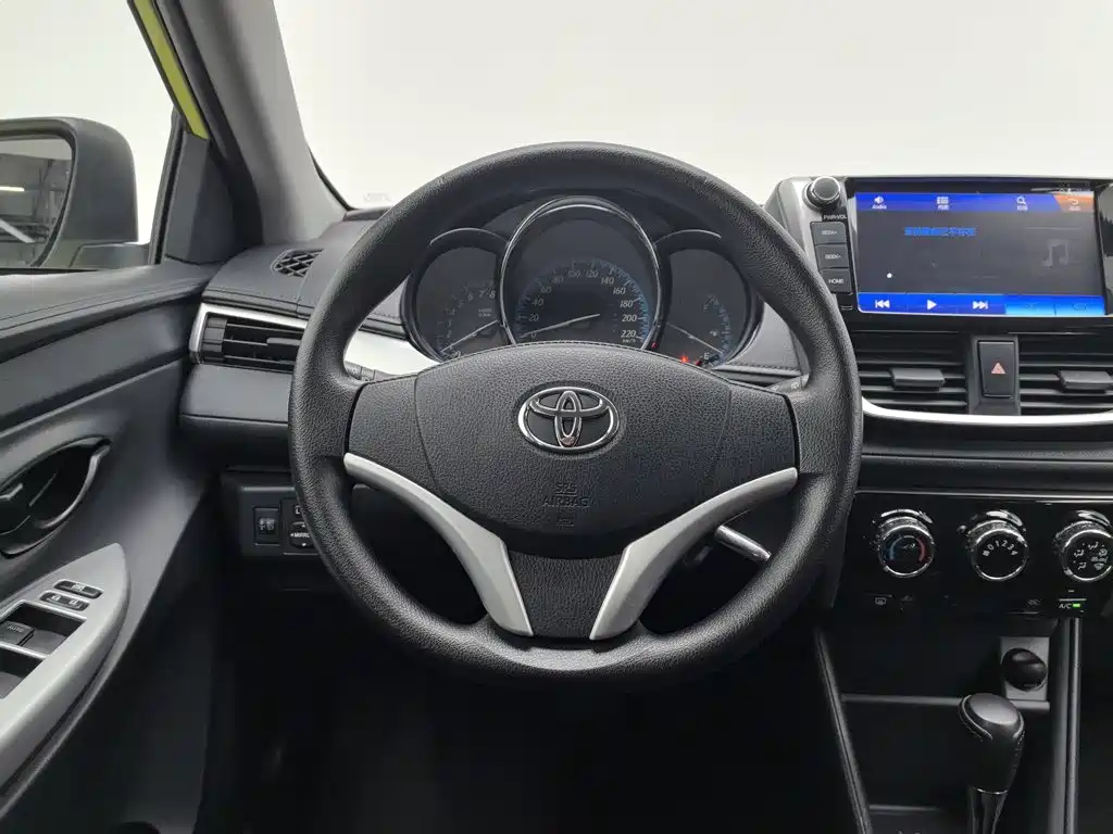 Toyota Yaris L — миниатюра 11