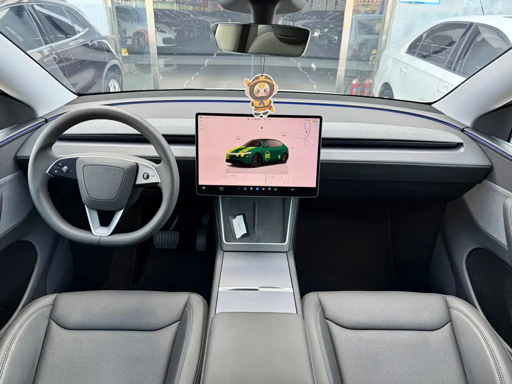 Tesla Model Y — миниатюра 4
