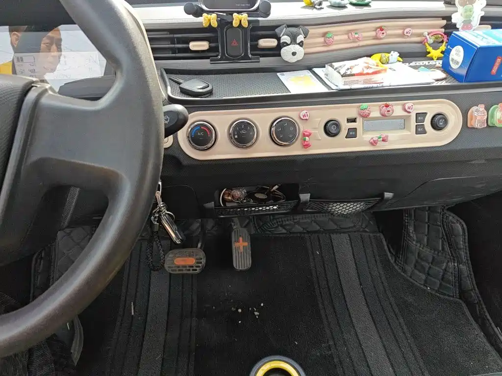 Wuling MINIEV — миниатюра 9