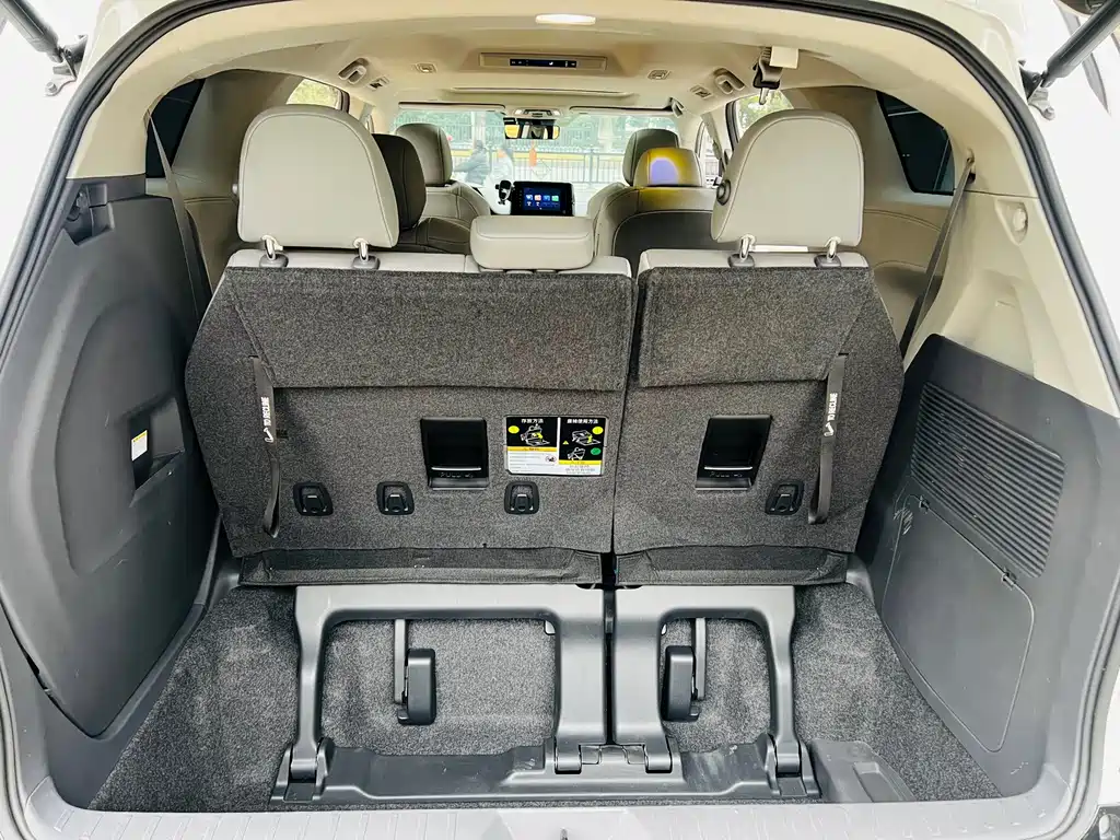 Toyota Sienna — миниатюра 19