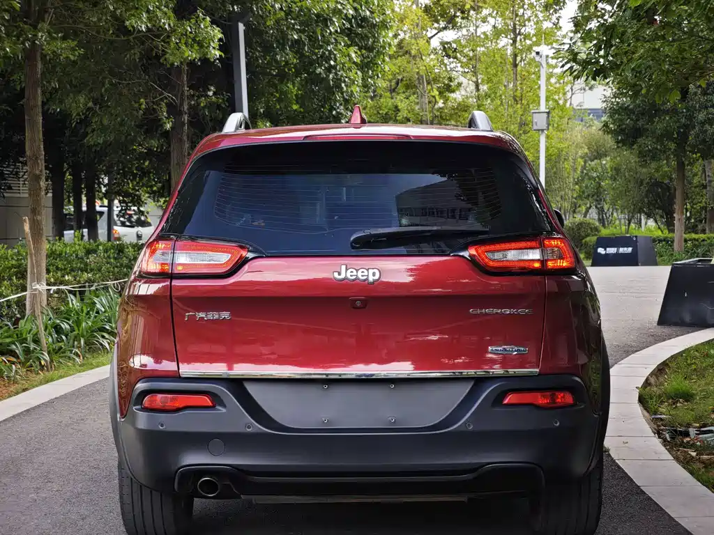 Jeep Cherokee — миниатюра 5