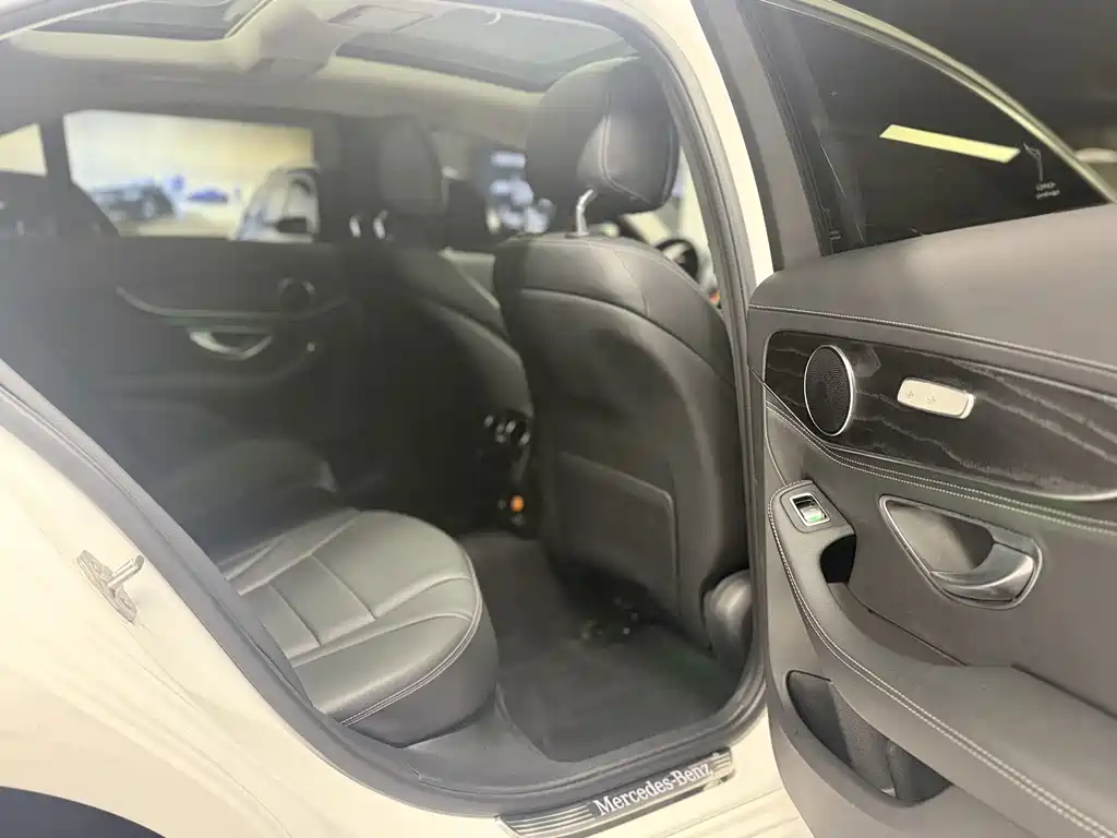 Mercedes-Benz C-Class — миниатюра 15