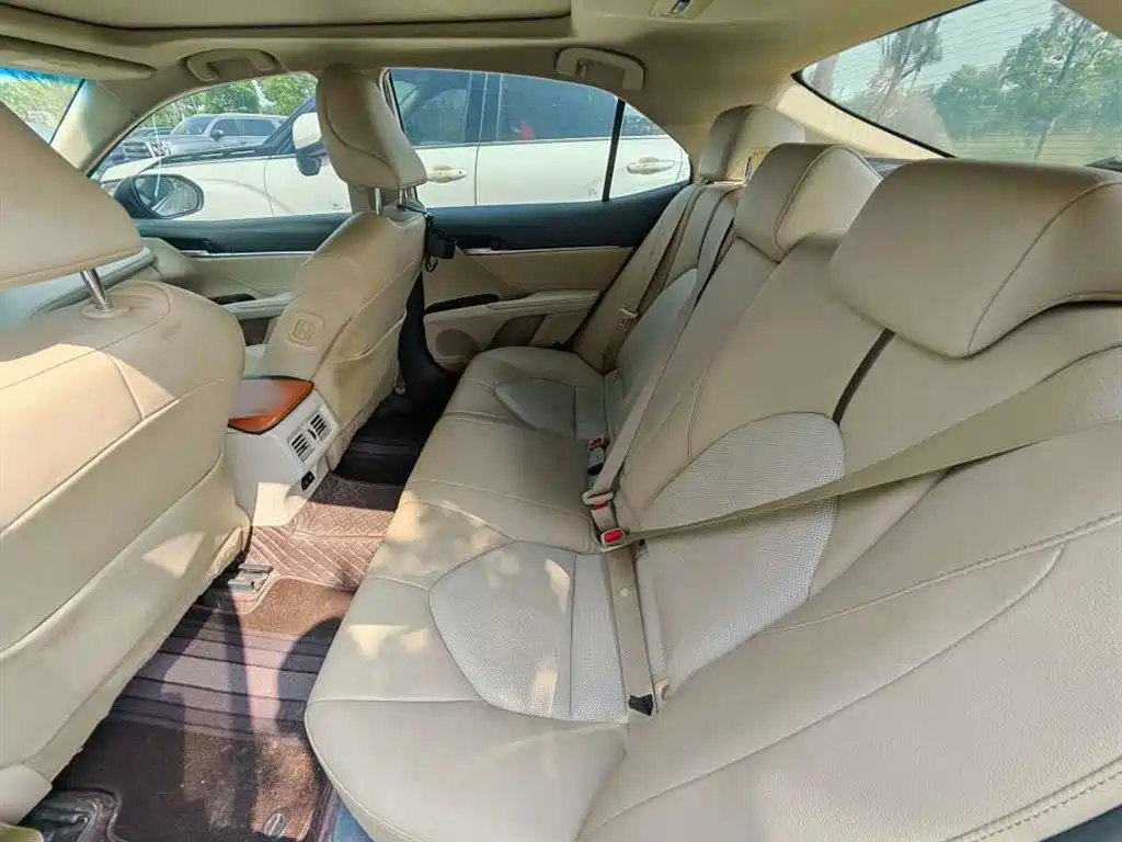 Toyota Camry — миниатюра 6