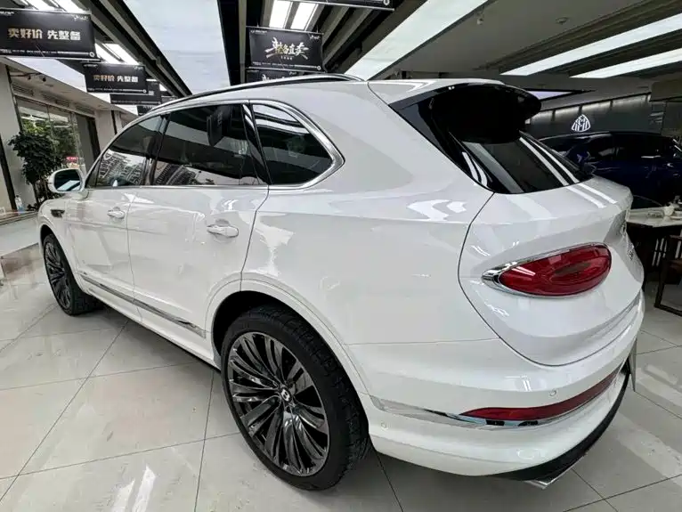 Bentley Bentayga — миниатюра 5
