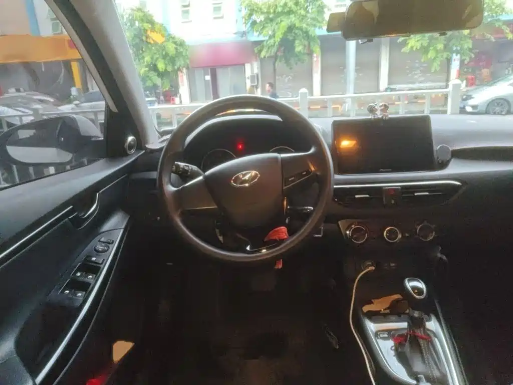Hyundai Elantra — миниатюра 3