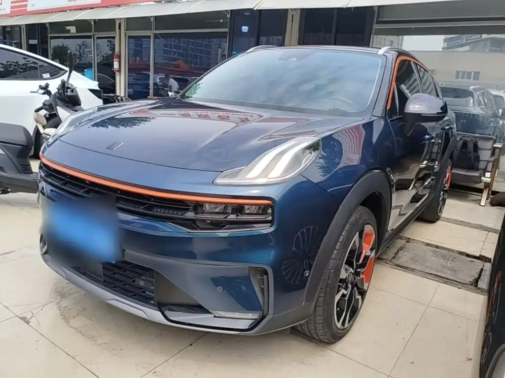 Lynk & Co 06