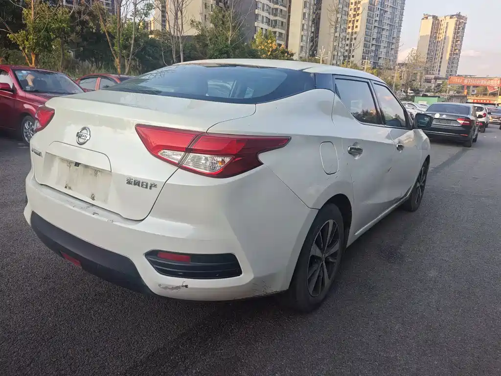 Nissan Bluebird — миниатюра 6