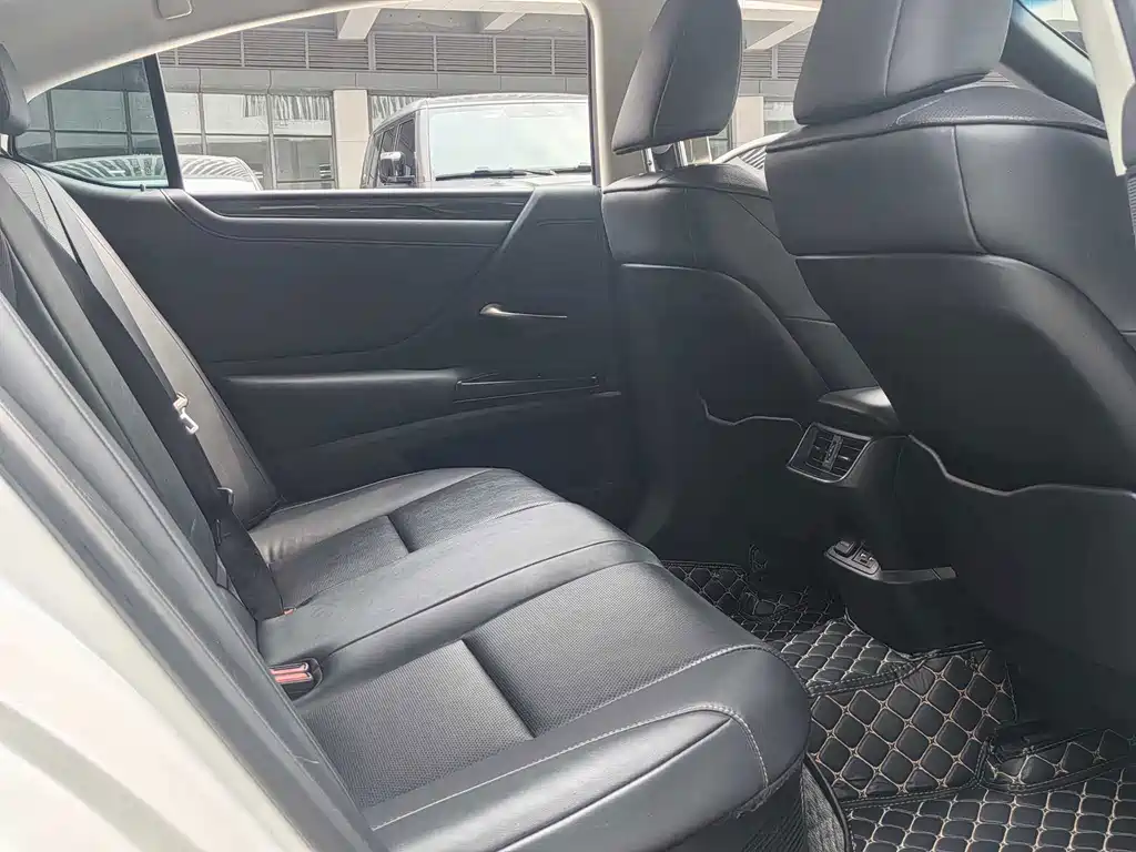 Lexus ES — миниатюра 18